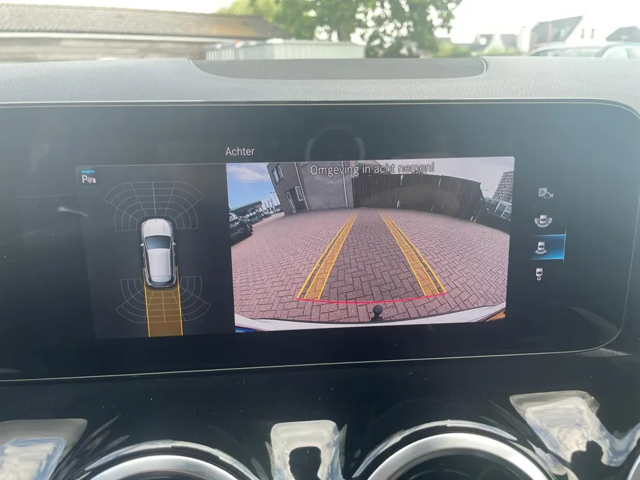 Mercedes-Benz GLA 180 Business Solution AMG *Automaat*Navi+Camera*Trekhaak*Stoelverwarming*Elekt. Achterklep.*1ste Eigenaar!