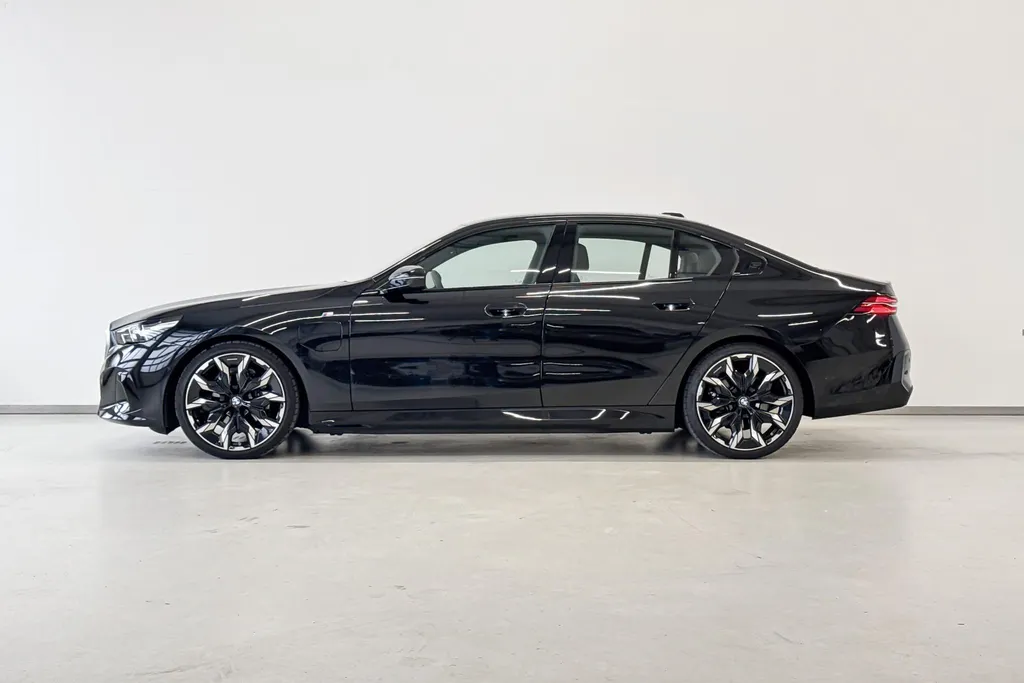 BMW 5 Serie Sedan 530e M Sport Edition M Sportpakket
