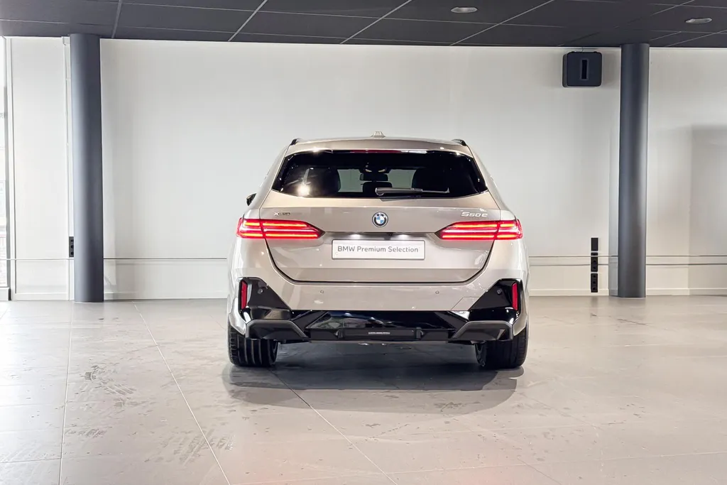 BMW 5 Serie Touring 550e xDrive