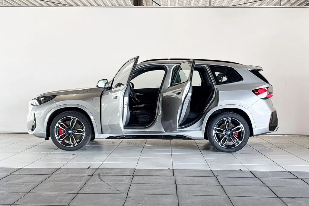 BMW iX1 eDrive20 Premium Pack M Sportpakket Pro