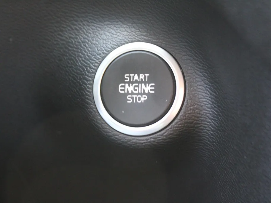 Volvo XC40 2.0 T4 R-Design | Keyless | HK Audio | Adap. Cruise | PDC | Elek. Trekhaak | 19' Velgen | Elek. Kofferklep | Camera | Stoelverwarming |