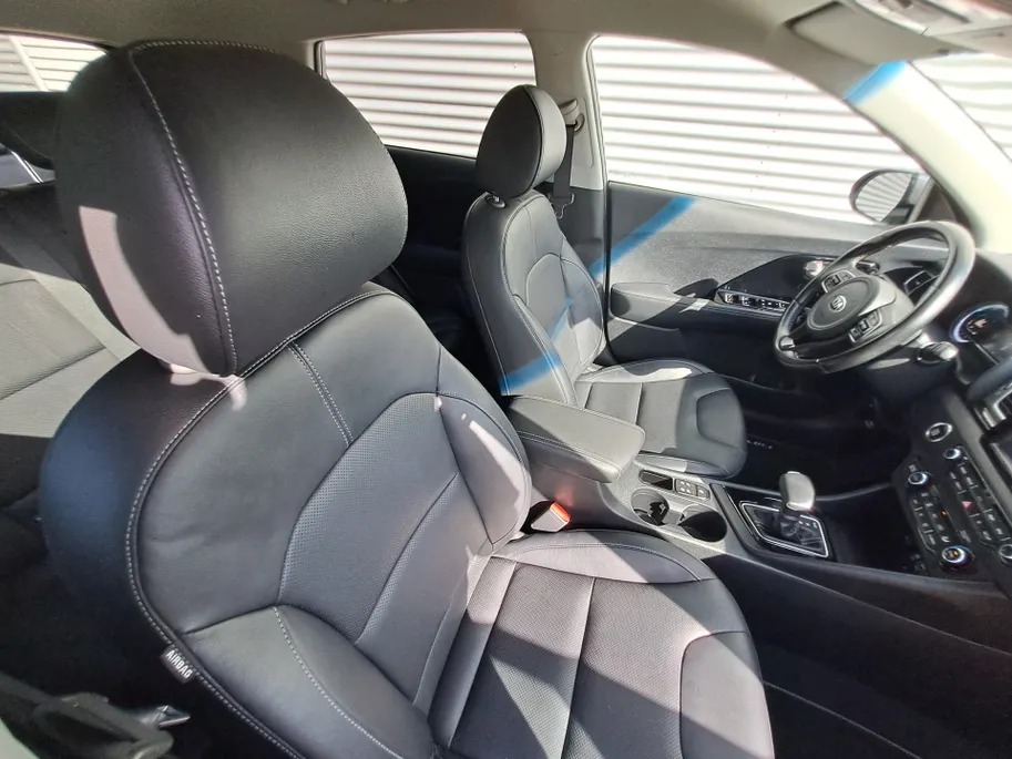 Kia Niro 1.6 GDi Hybrid ExecutiveLine Leer | Automaat | Trekhaak | Navi | Camera | Voorstoelen verwarmd |  stuur verwarmd | Cruise control adaptief