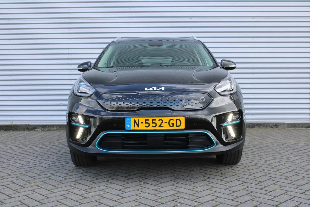 Kia e-Niro DynamicPlusLine 64 kWh | Warmtepomp | Schuif/kantel dak | 17' LM | Airco | Cruise | Navi | Camera |