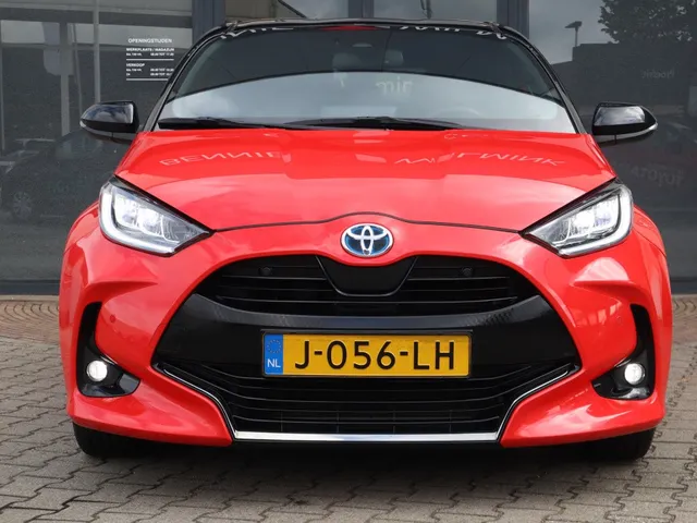 Toyota Yaris 1.5 Hybrid Launch Edition Bi-tone | JBL | Blindspot