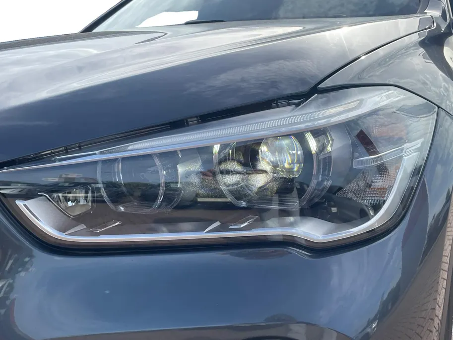 BMW X1 sDrive20i High Executive *Automaat*Navi*Camera*Schuif/kanteldak*Climate Control*Stoelverwarming*Lederen bekleding*LM. Velgen*Zeer nette auto!