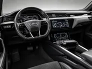 Audi e-tron 55 quattro 95 kWh 408pk S Edition · SOH 96,8% · Camera · Luchtvering · Afneembare Trekhaak · Head-Up Display · Elek. Achterklep · Stoelverwarming · 20'Velgen ·