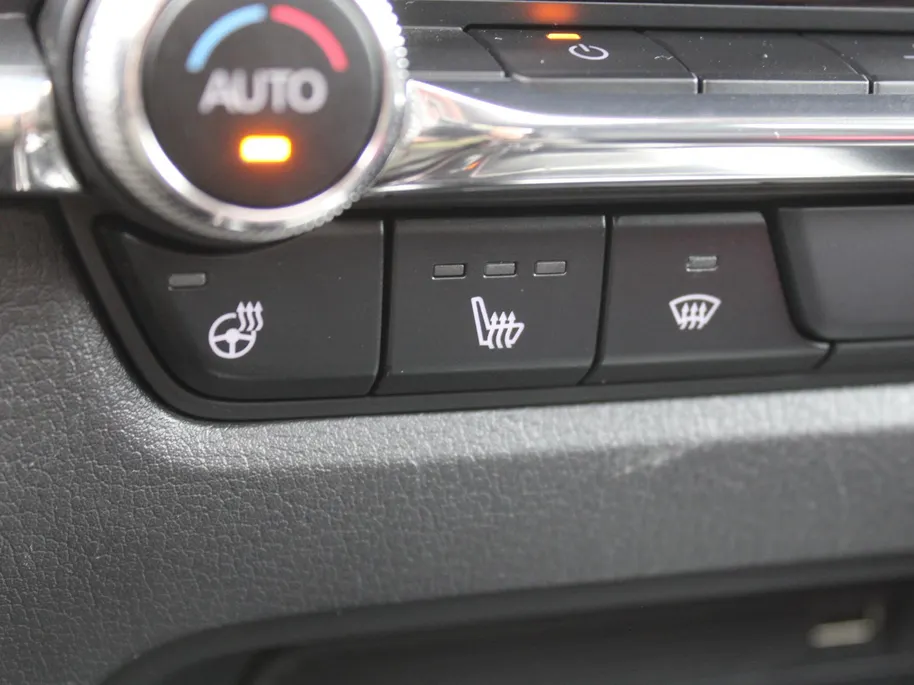 Mazda CX-30 2.0 e-SkyActiv-X M Hybrid Luxury | Trekhaak | Schuifdak | 18' LM | Leer | Elektr. stoelverstelling | Stuur-/stoelverwarming | HUD | 360 Camera | Winterset |