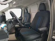 Ford E-Transit Custom 340 L2H1 Sport 71 kWh 218 pk | NIEUW TE BESTELLEN | 17' LM velgen | Laadruimtebescherming | Achteruitrijcamera | All weather banden | Trekhaak | Rijklaarprijs!