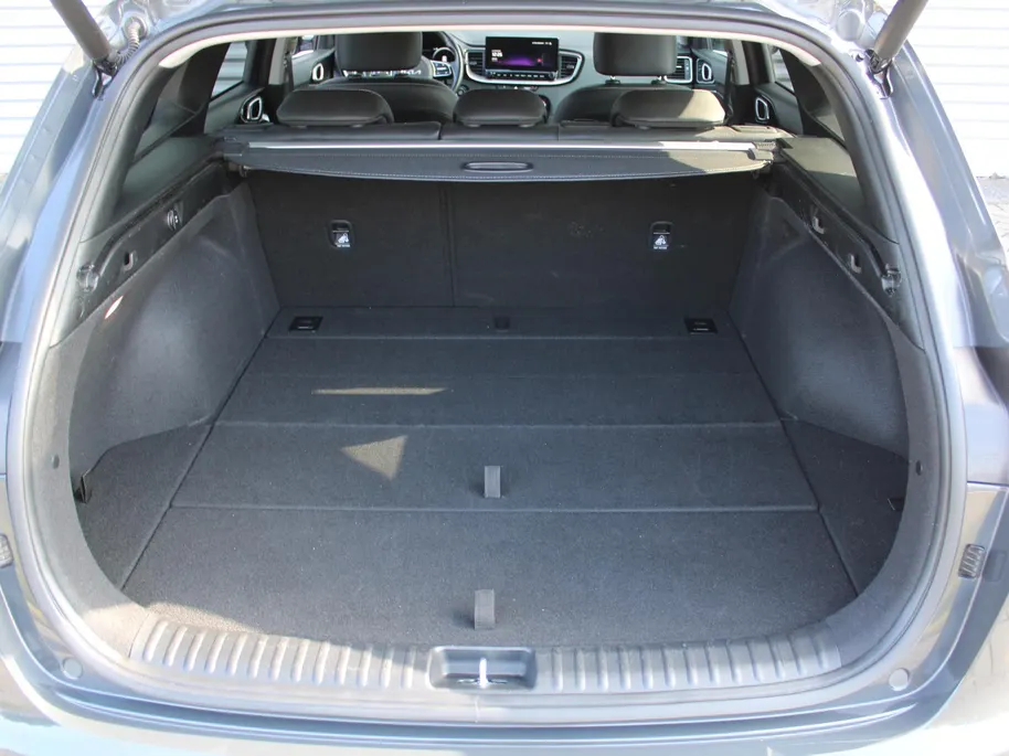 Kia Ceed Sportswagon 1.5 T-GDi DynamicPlusLine | Stoel- & stuurverwarming | Camera | Clima | Cruise adapt. | LED | Navi | Elek. achterklep | 16' LM |