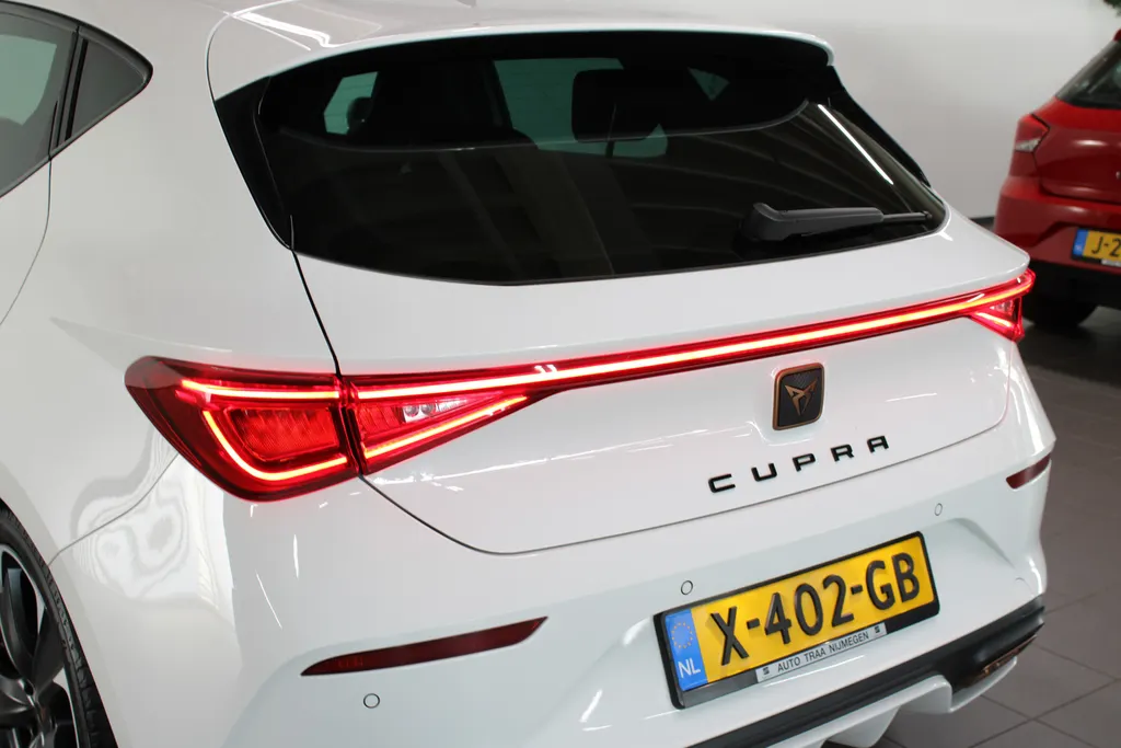 CUPRA Leon 1.4 e-Hybrid VZ Business / Stoel + Stuurverwarming / Keyless / Adaptive cruise control /