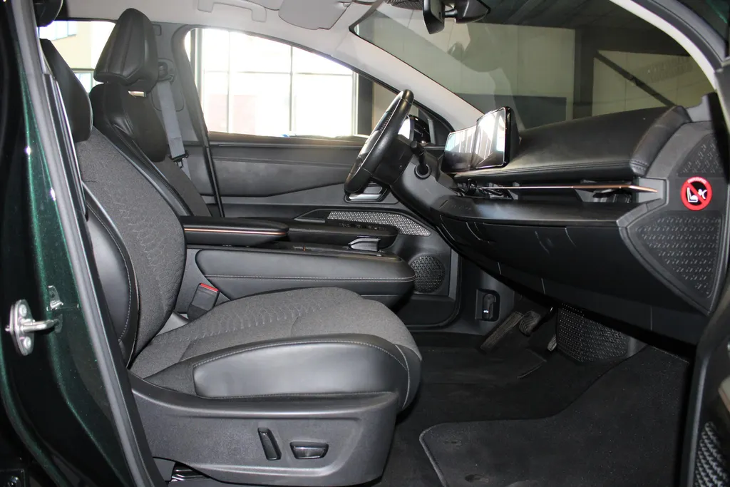 Nissan ARIYA Advance 91 kWh | Electrische stoel verstelling | Apple carplay & Android auto | Navigatie | Parkereersensoren v+a | 360grd camera | Kameleon kleur | 22kw lader | Bi-led verlichting |