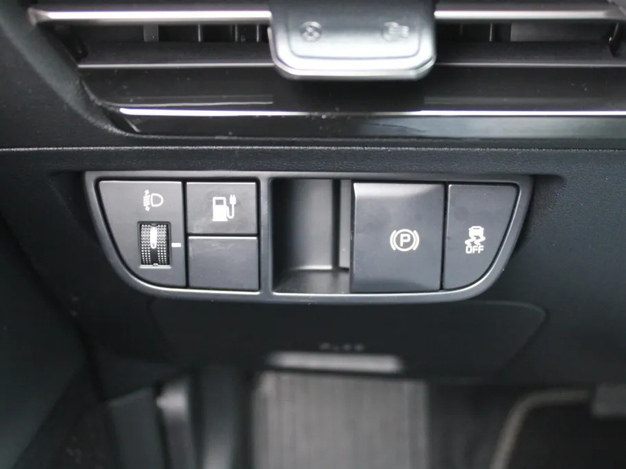 Kia EV6 Light Edition 63 kWh | Stuur-/stoelverwarming | Camera | 19' LM | LED | Adap. Cruise | Clima | Draadloze telefoonlader | 17% bijtelling |