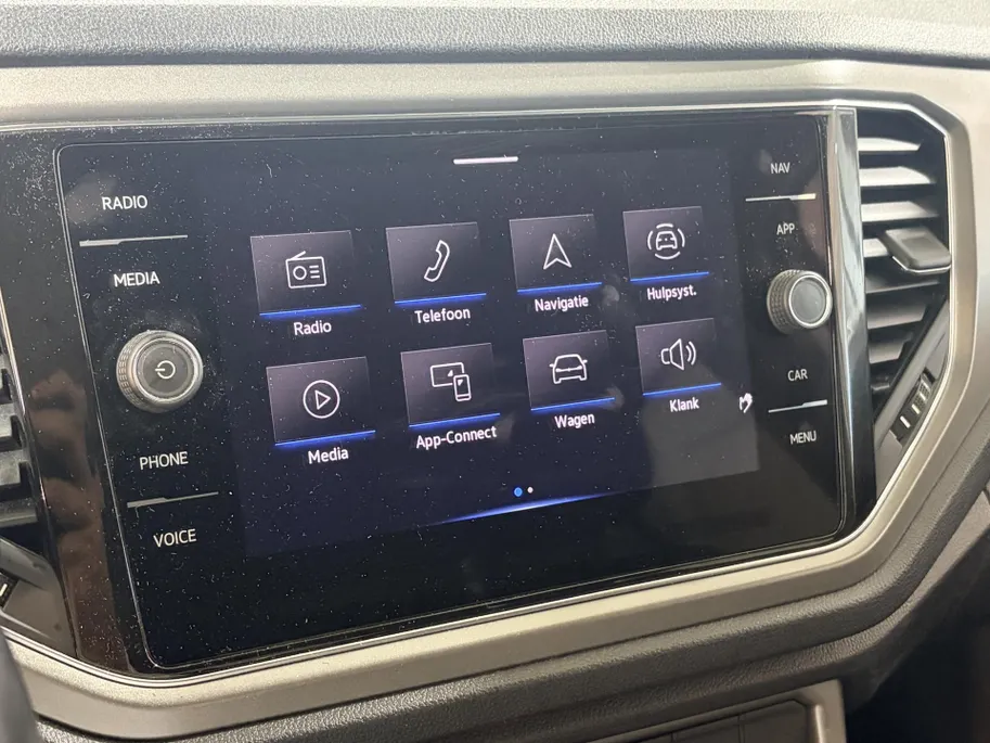 Volkswagen T-Roc 110PK TSI Style | Trekhaak 1300KG Trekgewicht | Navigatie | Cruise Control Adaptief | Climate Control | Camera | Parkeersensoren | Lichtmetalen Velgen | Armsteun |
