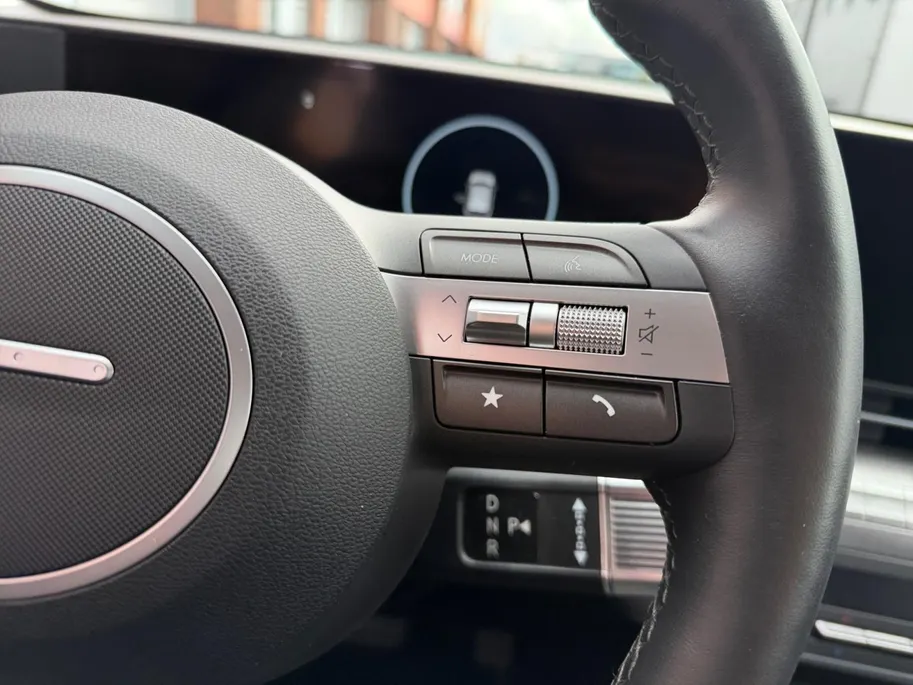 Hyundai Kona 1.6 GDI HEV Comfort Smart | Navigatie| Stoel/Stuurverwarming| Elektrische achterklep| Achteruitrijcamera| Parkeersensoren v+a |