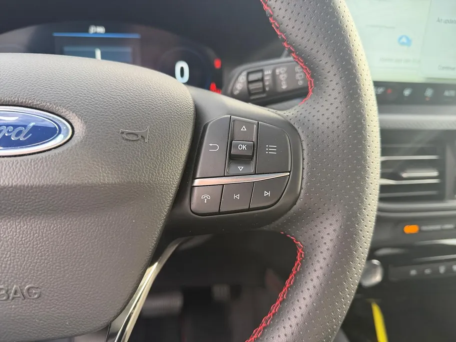 Ford Kuga 2.5 PHEV ST-Line | NL auto | Automaat | Pano dak | BLIS | Adapt. Cruise control | Winter pack | Elektr. Trekhaak | Parkeersensoren voor en achter | 360 graden camera | Fabrieksgarantie |