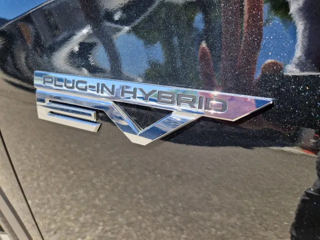 Mitsubishi Outlander 2.4i PHEV First Edition ( meerdere kleuren op voorraad )