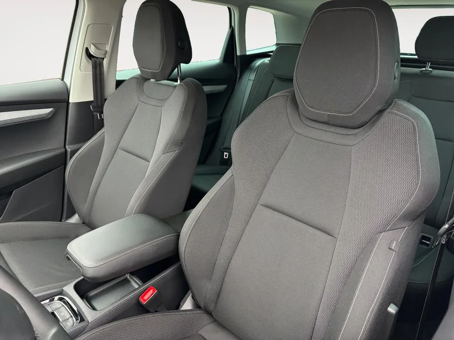 Škoda Karoq 1.5 TSI ACT Business Edition *Automaat*Navi via Carplay*Camera*Parkeersensoren*Climate Control*Keyless*Cruise Control*LM.Velgen*Zeer nette auto!