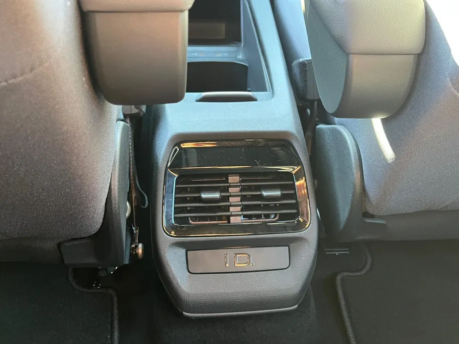 Volkswagen ID.4 Pro 77 kWh Nederlandse auto | WLTP 510km | Trekhaak | CarPlay | Navigatie | Adapt. Cruise | etc.