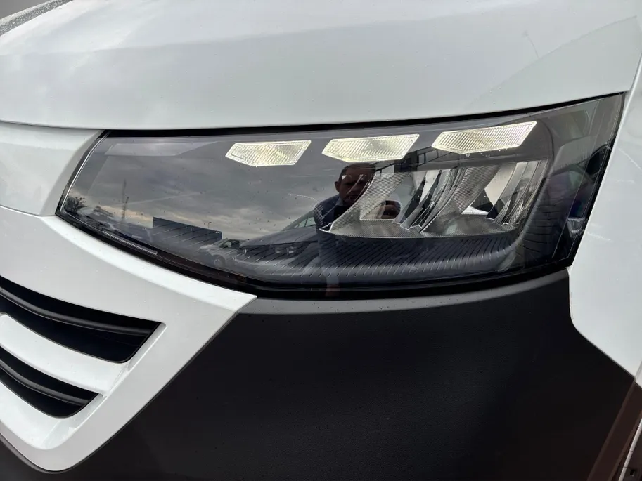 Volkswagen Bedrijfswagens Transporter 2.0TDi 110pk Bestelwagen L2 · Apple Carplay / Android Auto · Schuifdeur links en rechts · Trekhaak · Bijrijdersbank ·