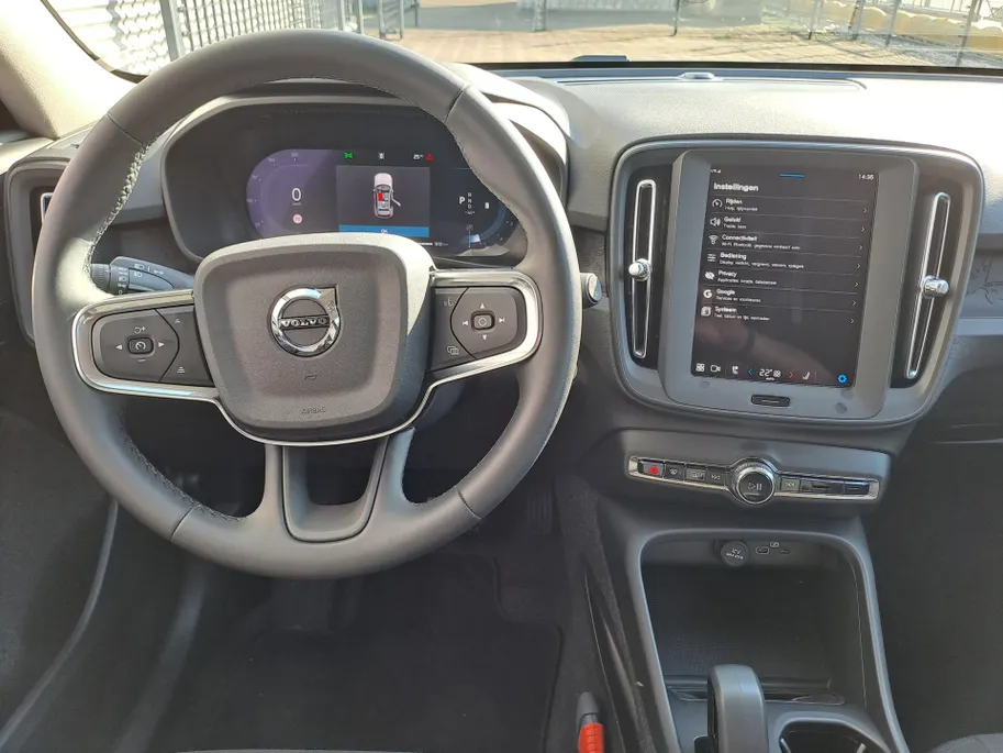 Volvo XC40 2.0 B3 Essential AUTOMAAT | Stuur/stoelverwarming | Adaptieve Cruise | Camera | Sensoren | Dode hoek | Apple Carplay/Android Auto