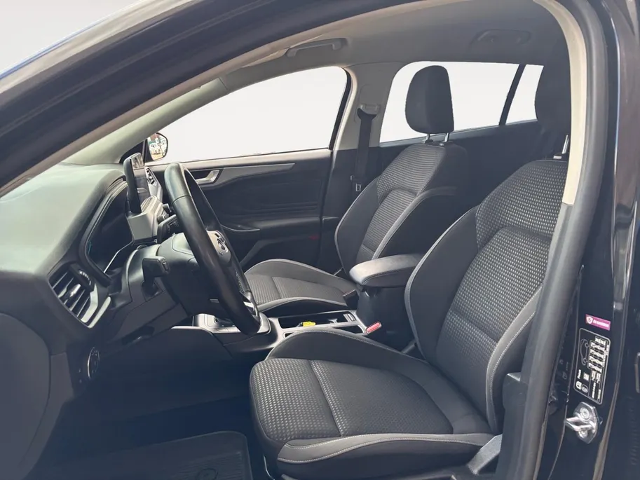 Ford Focus Wagon 1.0 EcoBoost Hybrid Titanium | Trekhaak | Stoel, stuur en voorruitverwarming | Cruise | Climate