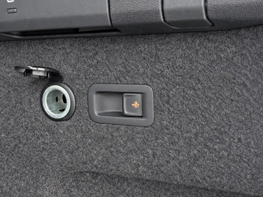 Volkswagen Tayron 1.5 eHybrid 272pk DSG R-Line Edition · Panoramadak · Inklap. Trekhaak · 360 Camera · Matrix LED · Dodehoeksensor · Stuur- & Stoelverwarming · Garantie t/m 16-02-2030 of 100.000km