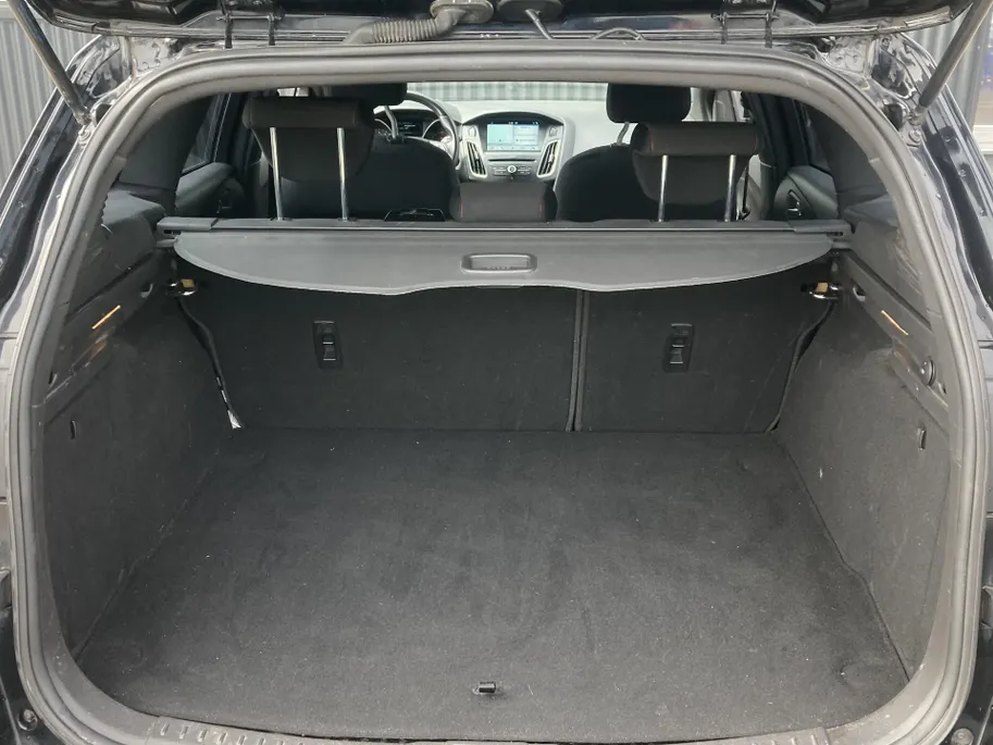 Ford Focus 1.0 Ecoboost 125 pk ST-Line Wagon Navigatie - Apple Carplay/ Android Auto - Active Park Assist - Privacy Glass