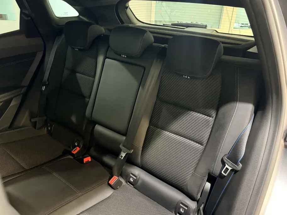 Renault Austral 200PK E-Tech Full Hybrid Esprit Alpine Automaat | 1e eigenaar | Google Navi | Camera | Adaptive Cruise Control | Climate Control | Elektrische Achterklep | Lichtmetalen Velgen | Parkeersensoren | Stoelverwarming | Stuurwielverwarming |