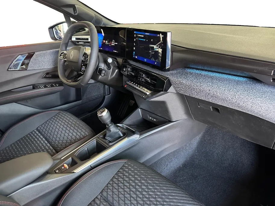 Renault Clio Techno | 1.800,- Euro Voorraadkorting | Camera | Climate Control﻿ | Draadloze oplader | 18 Inch velgen | Dode hoek Detectie | Sfeerverlichting