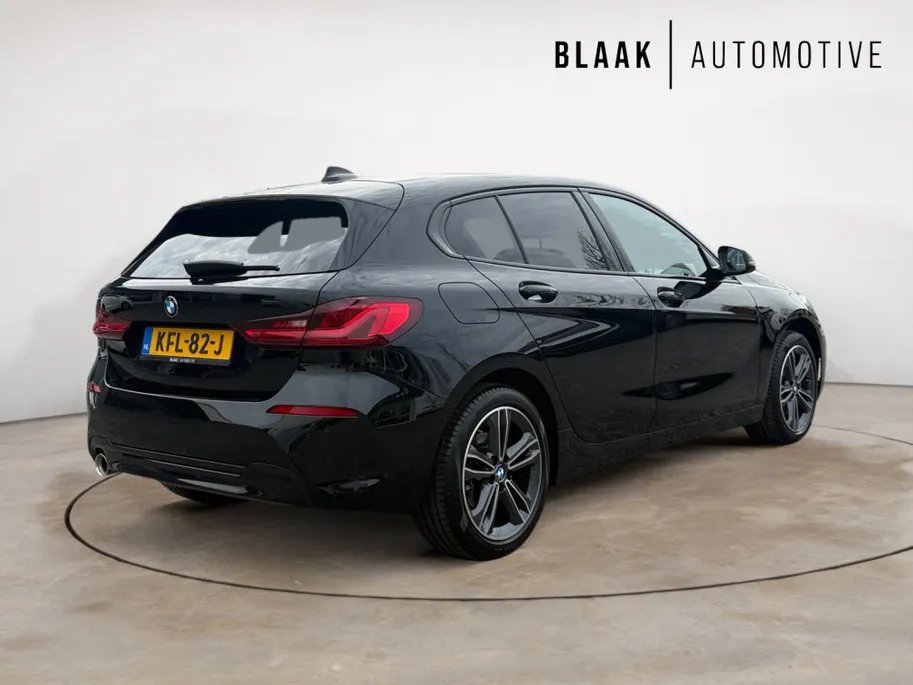 BMW 1 Serie Limousine 118i Sport Line Apple/Android draadloos | Automaat | Climate Con