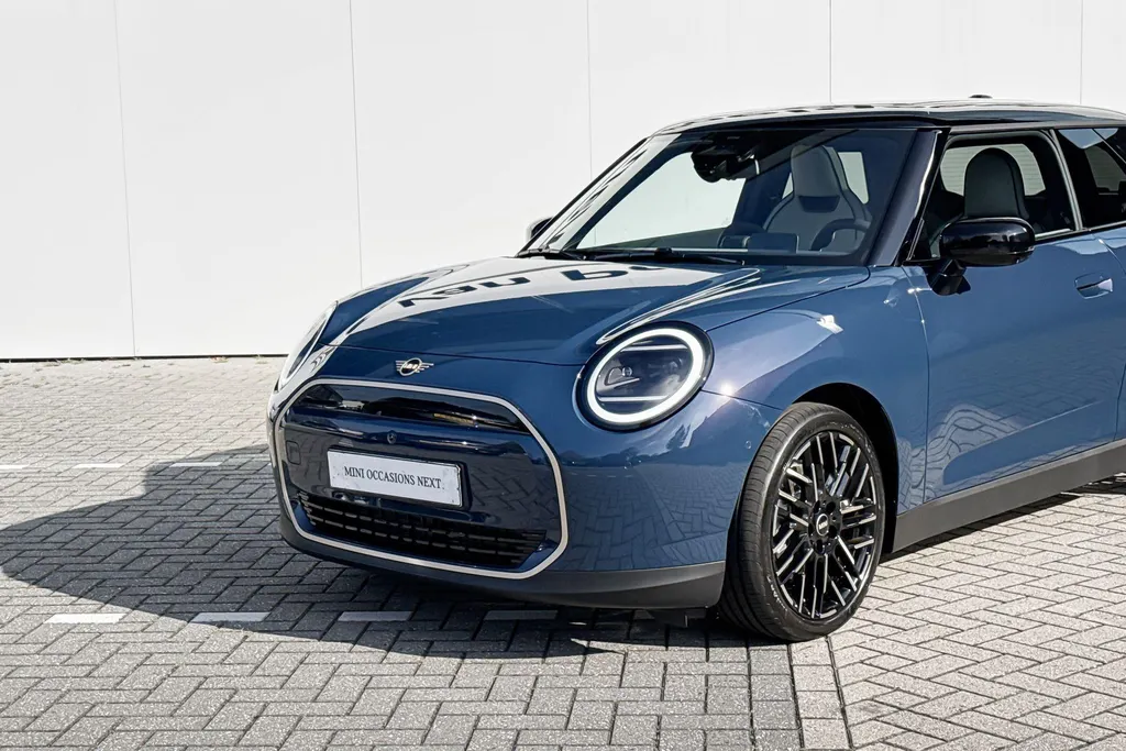 MINI Cooper 3-deurs Electric Cooper E Favoured L 40.7 kWh