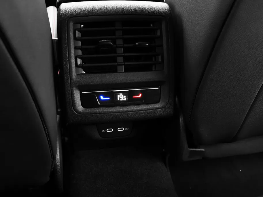 Volkswagen Golf 2.0 TSI 245pk DSG GTI · Panoramadak · Camera · Harman Kardon Sound · Matrix LED · Leder Vienna · Alarmklasse 3 · Elek. Bestuurdersstoel + Geheugen ·