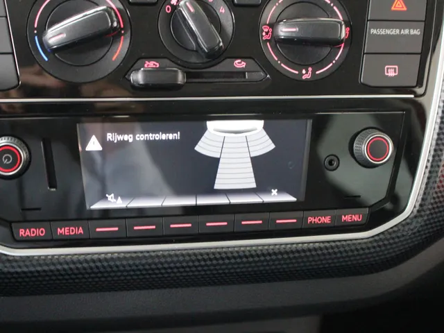 Volkswagen up! 1.0 BMT move up! AUTOMAAT Airco | Parkeersensoren | Cruise Control