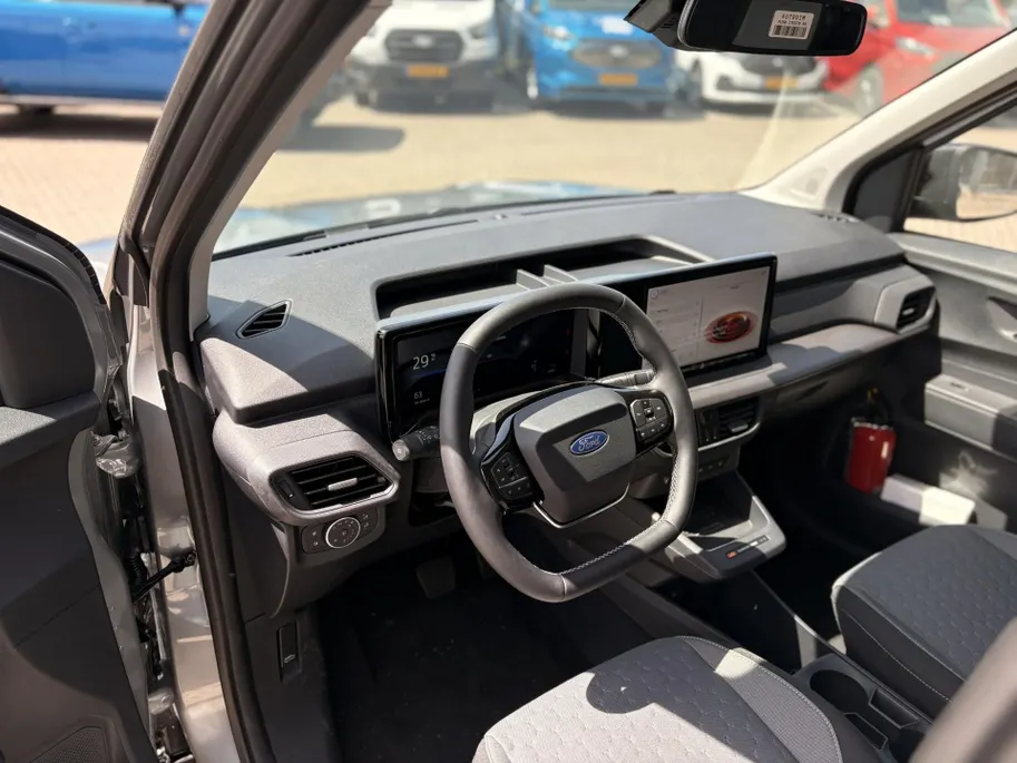 Ford Tourneo Courier EV 136pk | Trekhaak | Winter Pack