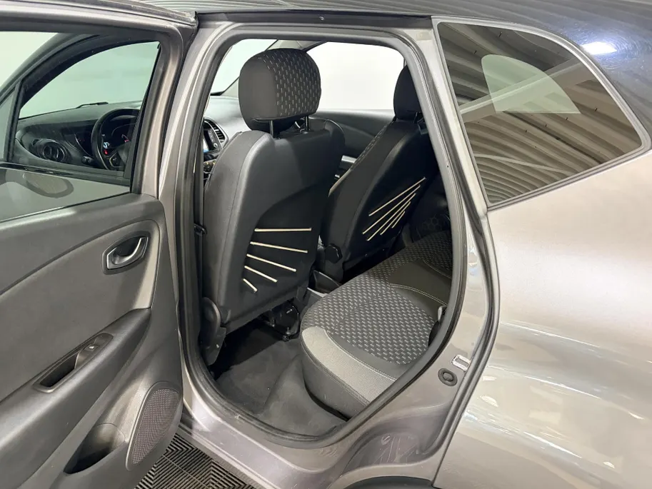 Renault Captur 120PK TCe Intens Automaat | Trekhaak | Navi | LM Velgen Hoogglans Zwart | Camera | Parkeersensoren | Full LED | Climate Control | Cruise Control | Keyless Entry | Elektrische Ramen & Spiegels | Licht & Regen Sensor |