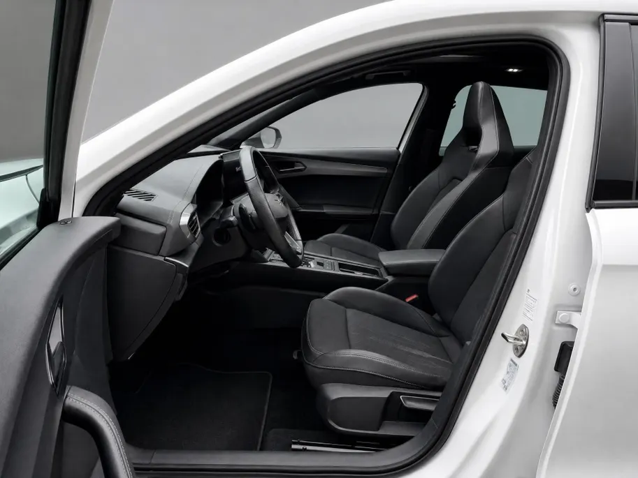 CUPRA Formentor 1.4 245pk DSG e-Hybrid VZ Performance · Panoramadak · Camera · Trekhaak · Apple/Android Car Play · Navigatie · Stoelverwarming · 19'' Inch ·