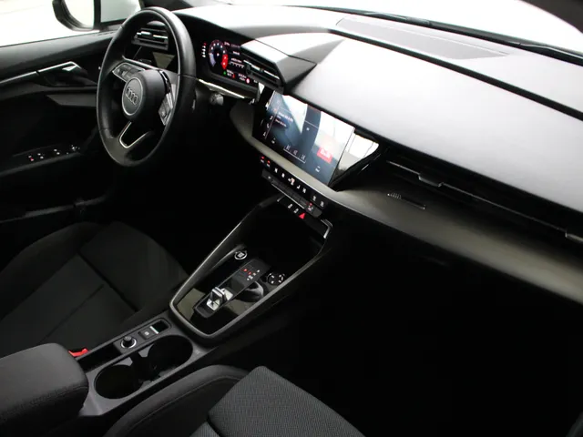Audi A3 Sportback 30 TFSI Advanced Automaat Navigatie | Climate Control | Lichtmetalen Velgen