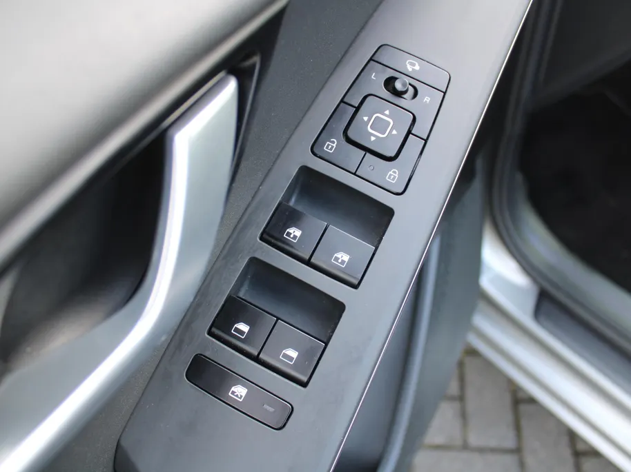 Kia Niro 1.6 GDi Hybrid DynamicLine | Camera | Cruise adapt. | Clima | 16' LM | Navi | Keyless |