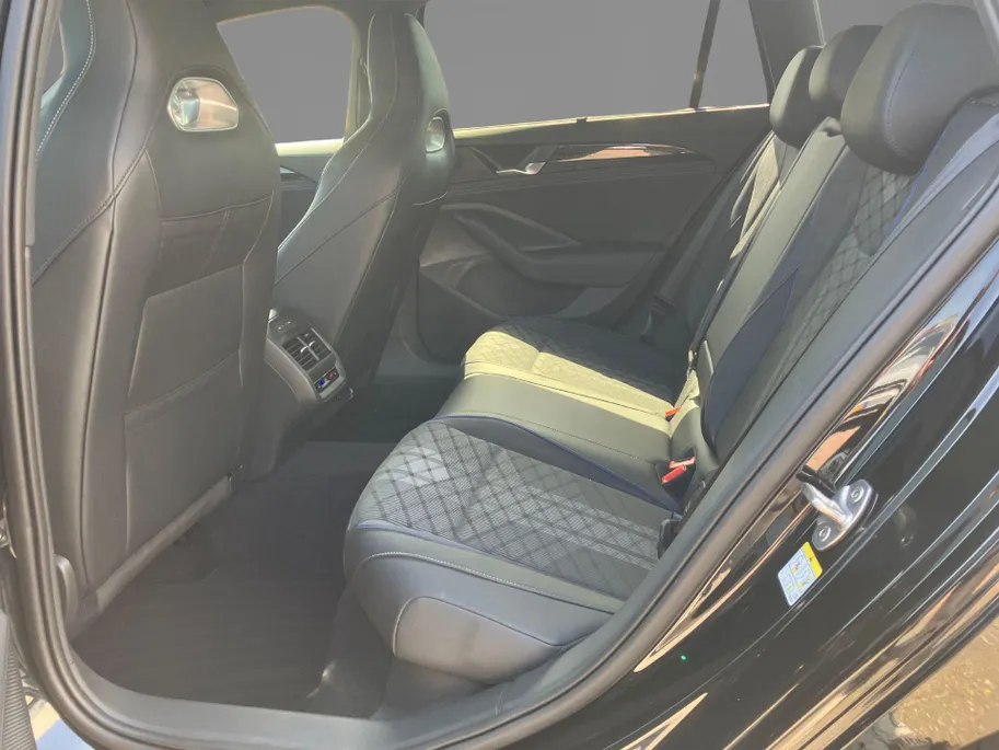 Volkswagen Passat Variant 1.5eHybrid 200kW/272PK R-Line Black Style DSG · Panoramadak · Navigatie · Trekhaak · Garantie t/m 12-03-2030 of 100000km · EXTRA INRUILKORTING ·