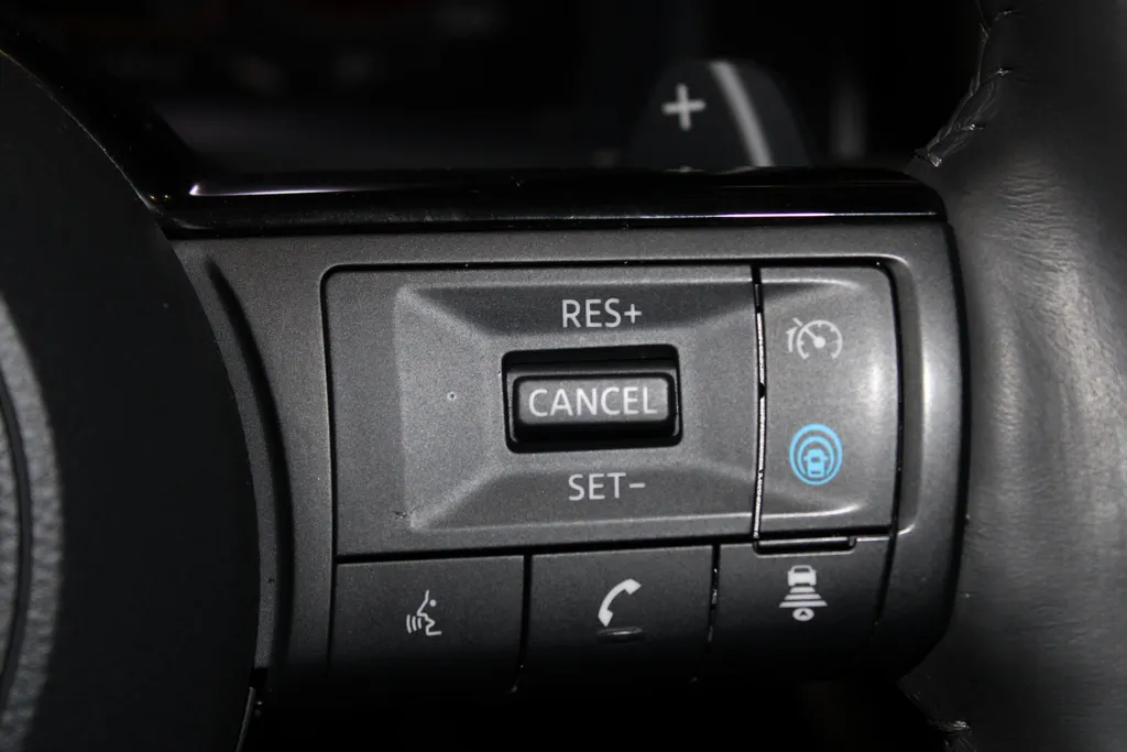 Nissan QASHQAI 1.3 MHEV Xtronic Tekna | 1800kg trekgewicht | Automaat | Trekhaak | 360grd Camera | Apple carplay & Android auto | Stoel-, voorruit- en Stuurverwarming | Head-up display | LM wielen |