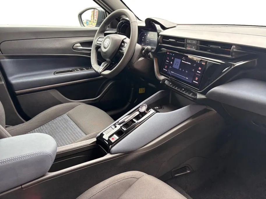 Alfa Romeo Junior Elettrica 54 kWh 156PK AUTOMAAT | APPLE CARPLAY | ADAPTIVE CRUISE CONTROL | PARKEER SENSOREN | AIRCO |