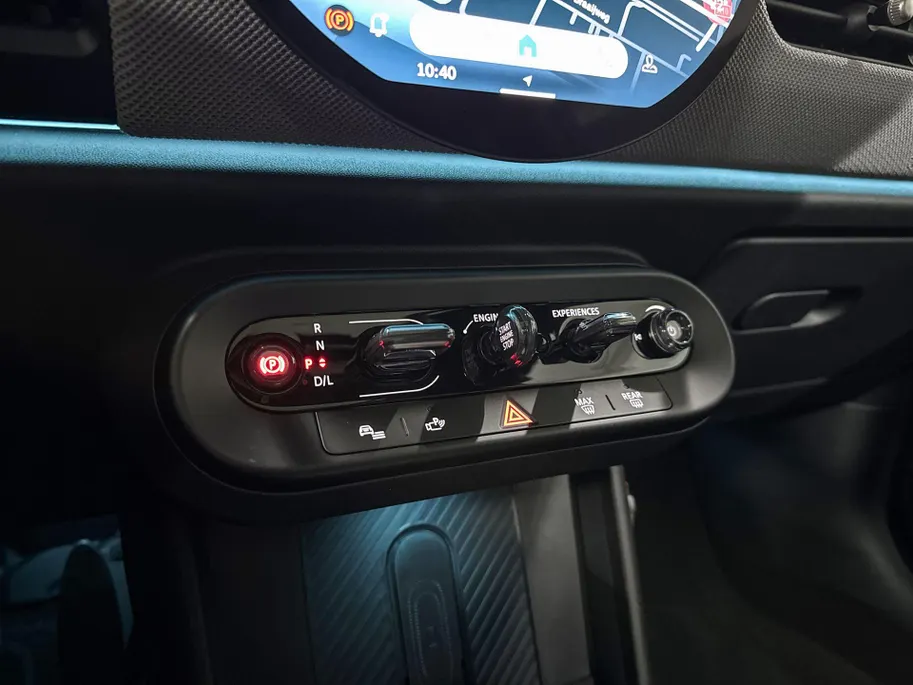MINI Cooper 3-deurs C Favoured M