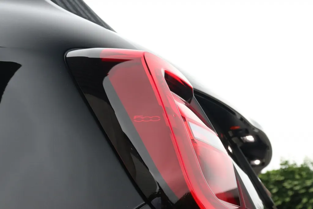 Fiat 500e Cabrio La Prima by Bocelli 42 kWh | JBL | Winter | Camera | 17' VERKOCHT