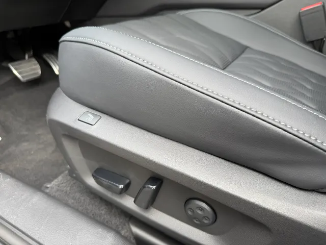 Mitsubishi Outlander 2.4 PHEV Black Edition | NIEUW | Leder | Panoramdak | App Connect | Keyless | Head-Up