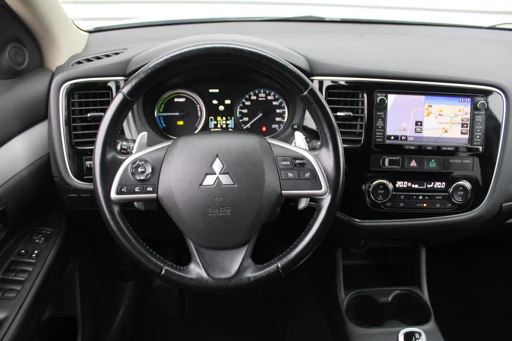Mitsubishi Outlander 2.0 PHEV Business Edition X-Line | Navi | Clima | Camera | Trekhaak | Keyless | 18' LM |