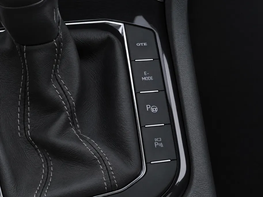 Volkswagen Tiguan 1.4 TSI eHybrid R-Line Business+ · Panoramadak · Trekhaak · 360°Camera · Apple/Android Car Play