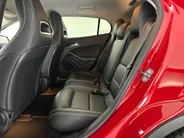 Mercedes-Benz GLA 200 Premium Automaat | Navigatie | Elektrische Achterklep | Lederen Bekleding