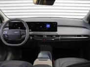 Kia EV3 Plus Advanced 81.4 kWh | Stuur/stoelverwarming | Schuifdak | Camera | Elek. stoelverstelling | 19' LM | Dodehoek detectie | Clima | LED |