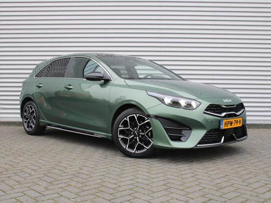 Kia Ceed 1.5 T-GDi GT-Line | Stuur-/stoelverwarming | Schuifdak | Cruise adapt. | Camera | 17' LM | LED | Dodehoek sensor | Draadloze lader |