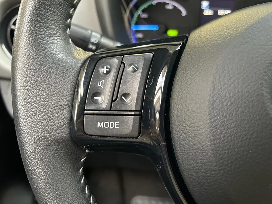 Toyota Yaris 1.5 Hybrid Dynamic | Apple Carplay / Android Auto | Parkeersensoren Voor | Parkeercamera Achter | Lichtsensor + Regensensor | Cruise Control | Rijstrooksensor | 15'Lichtmetalen Velgen
